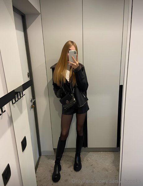 Daisy Brooks modèle nu image