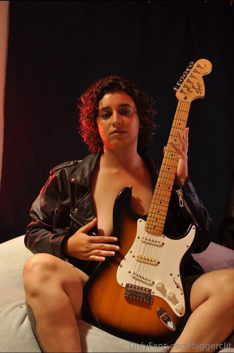 Biggerclit actrice chaude img