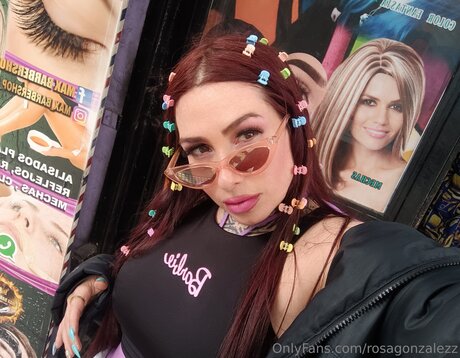 Rosagonzalezz star érotique image