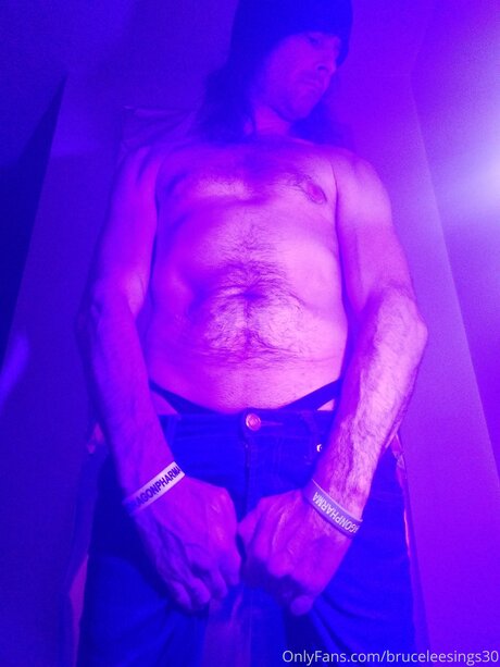 Bruceleesings30 star pornographique galeries