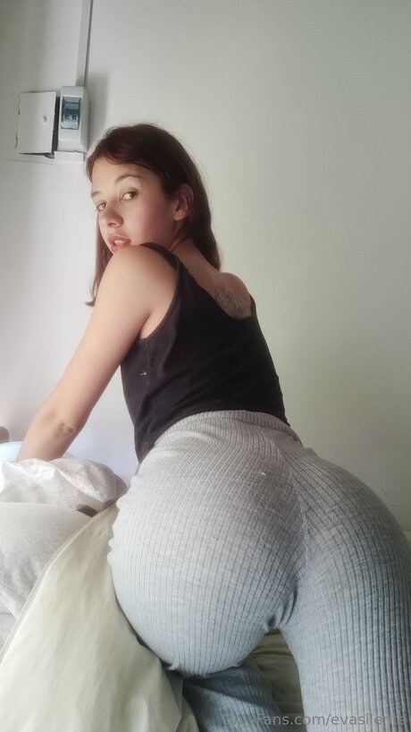 Evasilente modèle de sexe photos