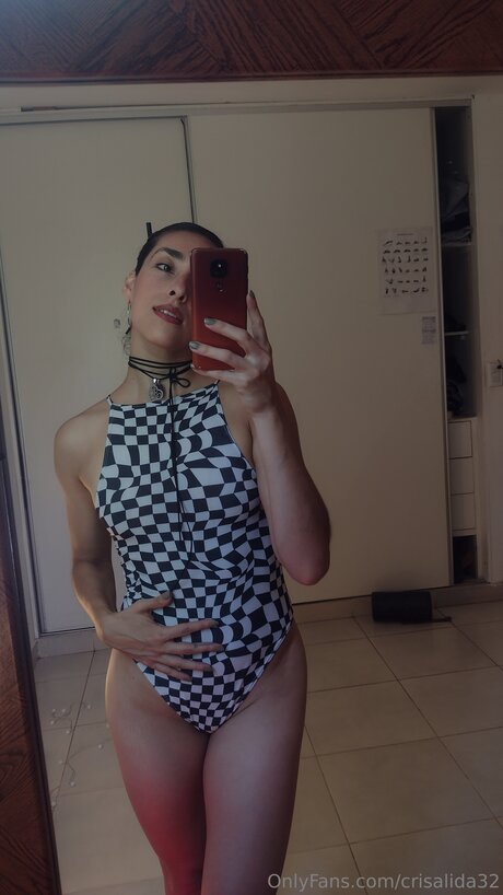 Crisalida32 art modèle des photos