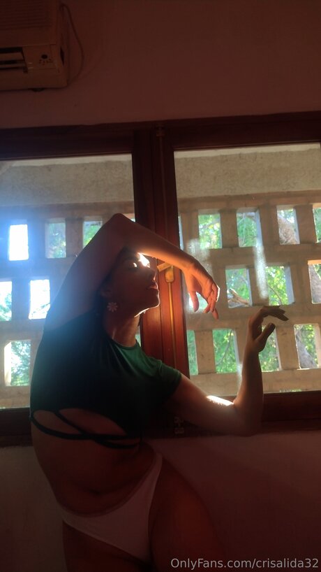 Crisalida32 étoile nue images