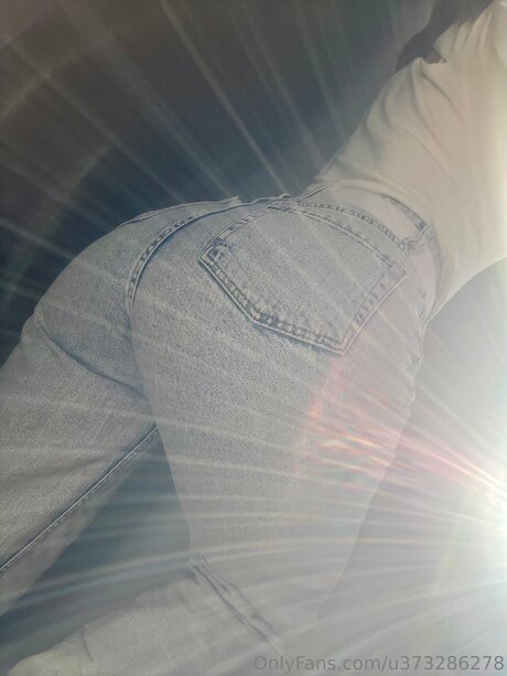 U373286278 modèle nu archive