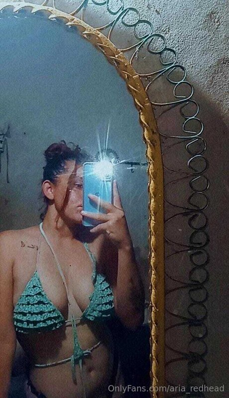 Aria Redhead modèle sexy des photos