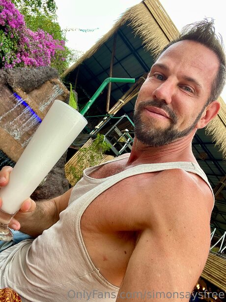 Simonsaysfree actrice de grande qualité galerie