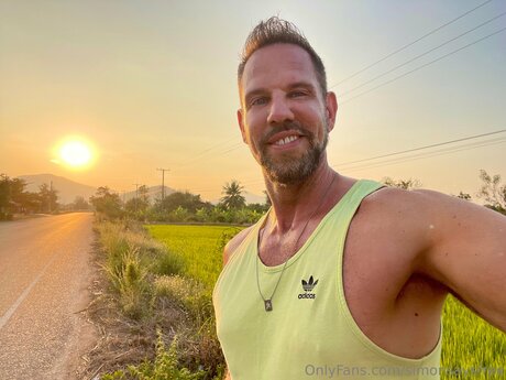 Simonsaysfree modèle xxx collection