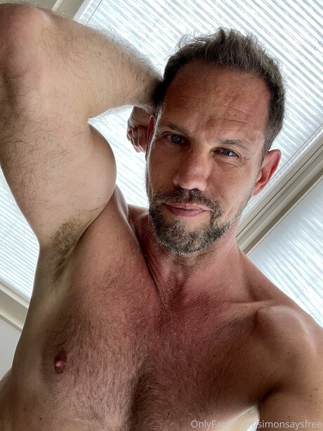 Simonsaysfree belle actrice des photos