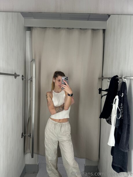 Frozeen Ye modèle sexy image