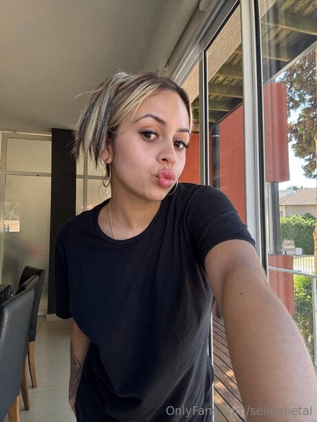 Selinapetal étoile exclusive images