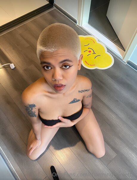 Charming Violetta modèle nu img