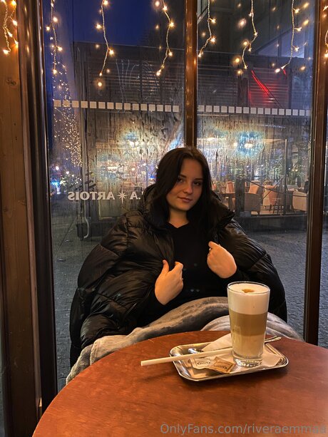 Riveraemmaa modèle pornographique collection