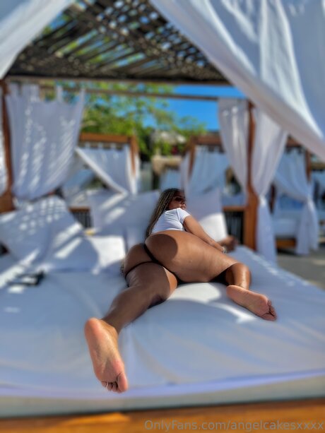 Angelcakesxxxx actrice de nus archive