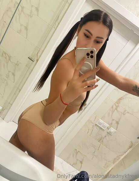 Alonastadnykfree étoile sympa photo