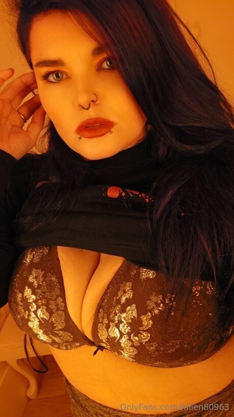 Fallen80963 modèle joli des photos