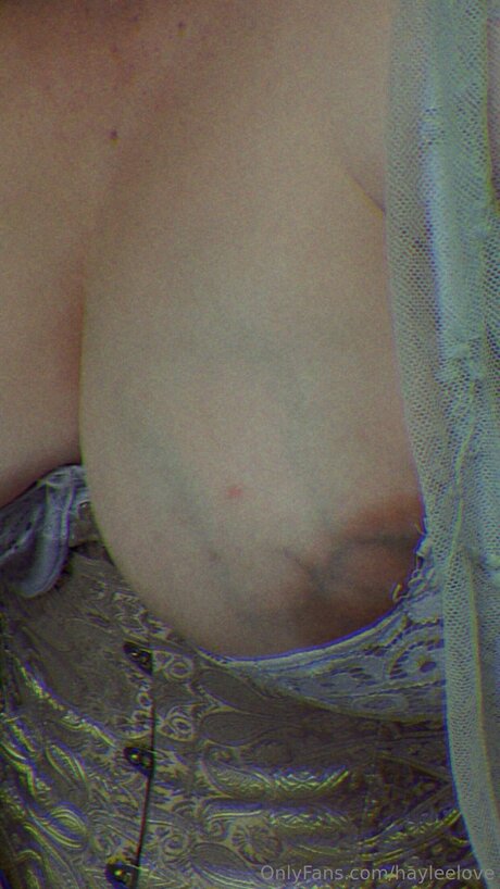 Hayleelove jolie actrice img