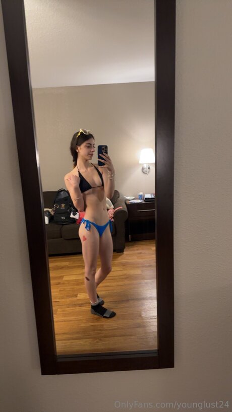 ado asiatique solo onlyfans très chaud collection