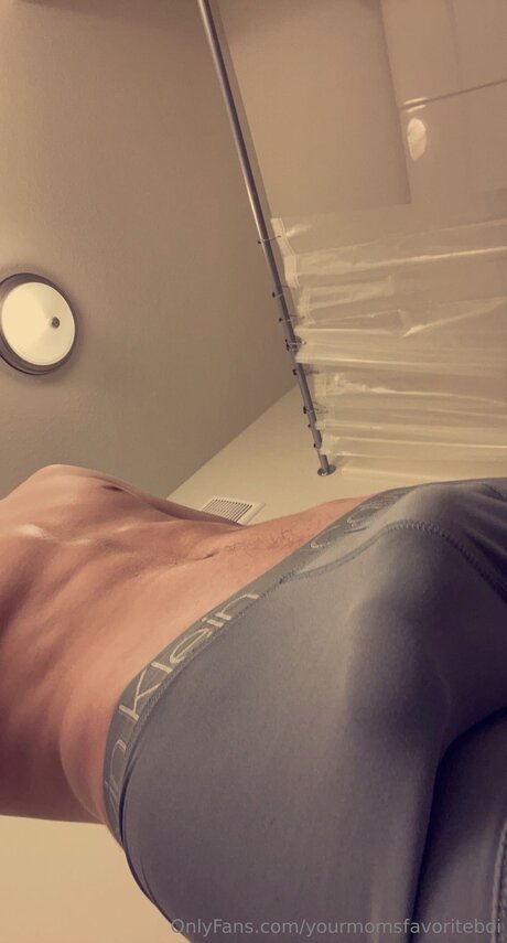 Yourmomsfavoriteboi star du porno de haute qualité photo