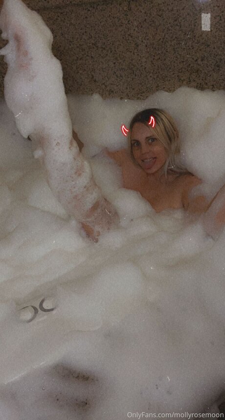 Mollyrosemoon actrice artistique archive