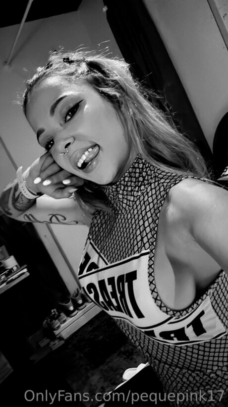 Pequepink17 actrice chaude image