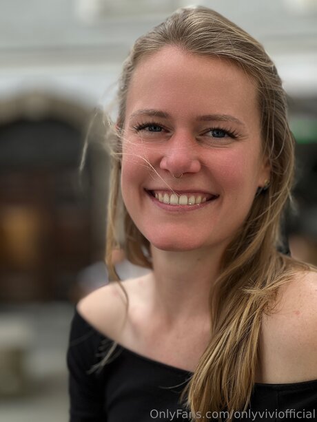 Onlyviviofficial modèle magnifique photo