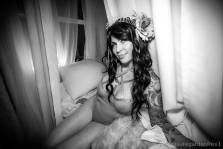 Lilyspleasuregardenfree1 star du porno belle image