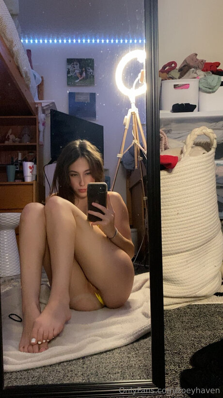 Zoeyhaven star du porno en haute qualité image