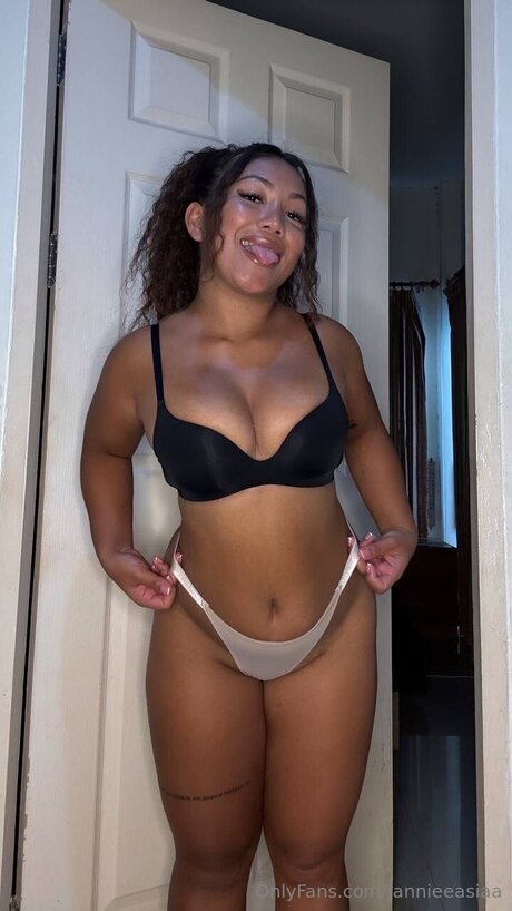 Jannieeasiaa étoile de l'art des photos