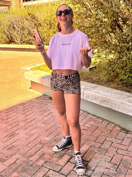 Carlagoddessnew modèle nu collection