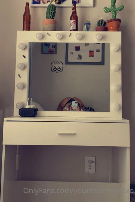 yourmommyxoxo modèle artistique galerie