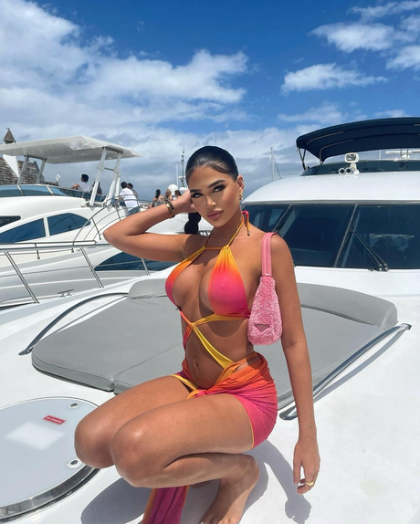 Codi Provan mannequin archive