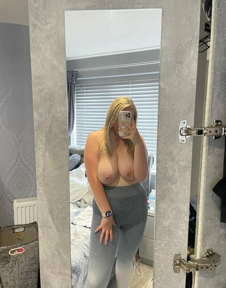 Charlotte morgan étoile de l'art des photos