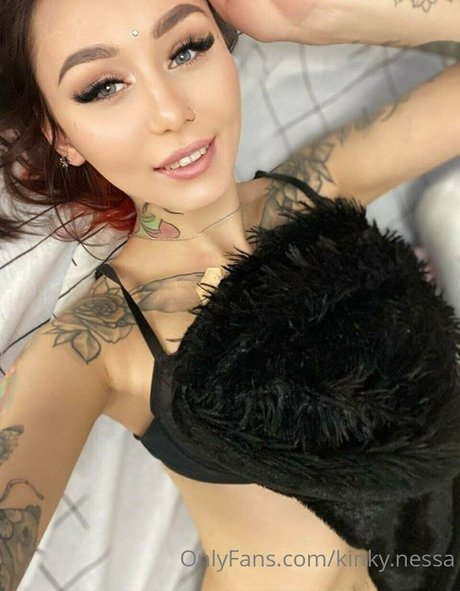 Kinky Nessa modèle sexy archive