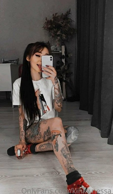 Kinky Nessa actrice adulte galerie