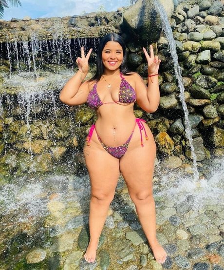 Angie Acosta modèle pornographique photos