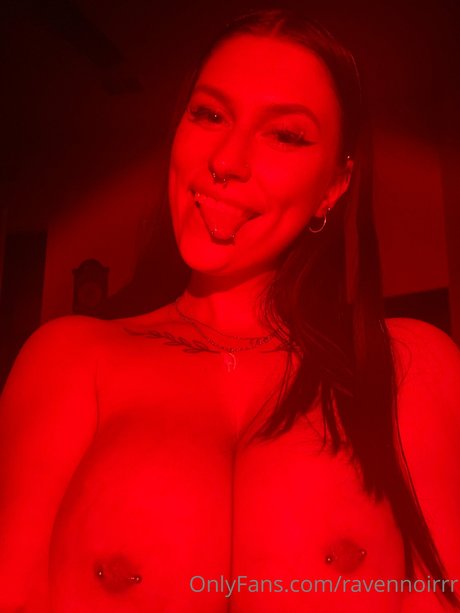 Ravennoirrr actrice érotique images