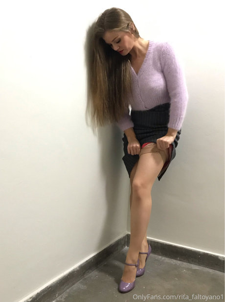 Rita Faltoyano star du porno gratuit image