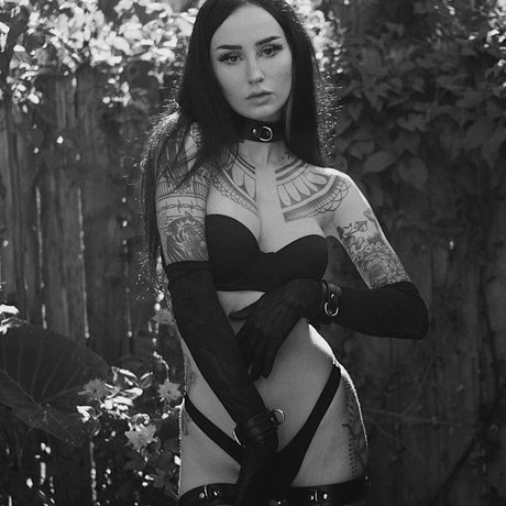 Emma Vauxdevil modèle sexy photos