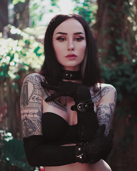 Emma Vauxdevil modèle érotique photo