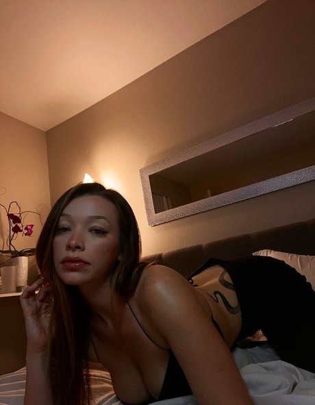 Mads Titty Cart_ modèle sexy photo