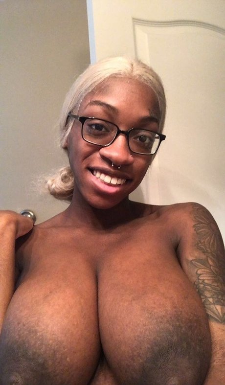 maman asiatique onlyfans joli des photos