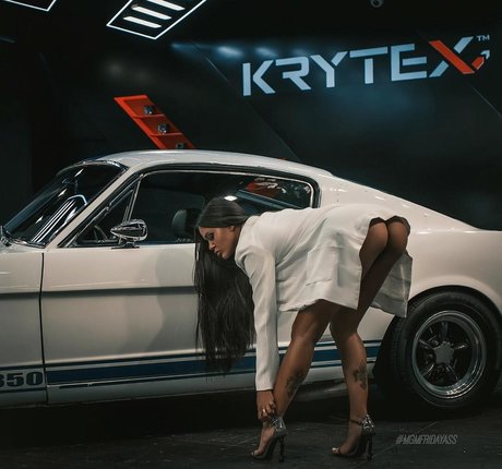 Deesha étoile chaude img