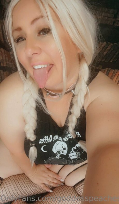 Goddess Peaches top star photo