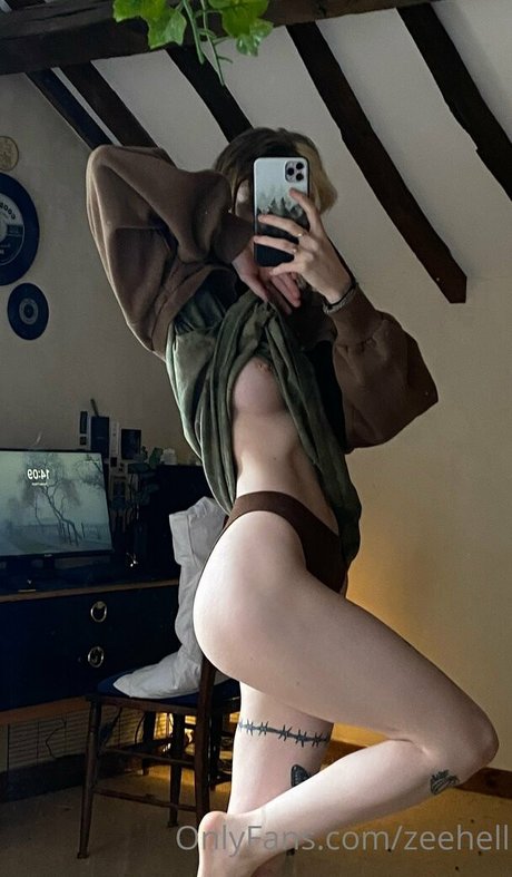 ZeeHell actrice pornographique images
