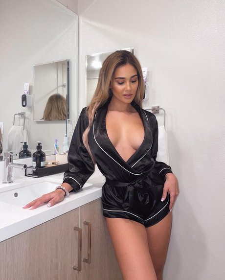 Bronblair modèle magnifique des photos