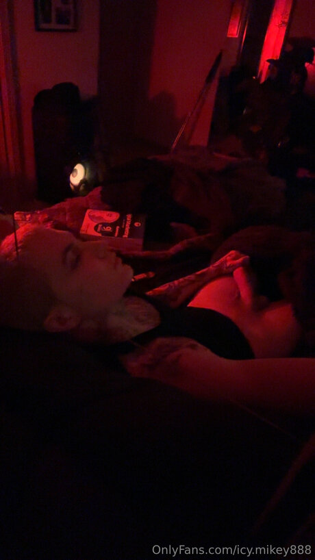 Icy Mikey888 modèle exclusif galerie