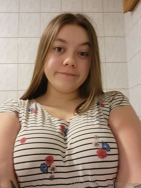 ébène courbée onlyfans parfait nu photo