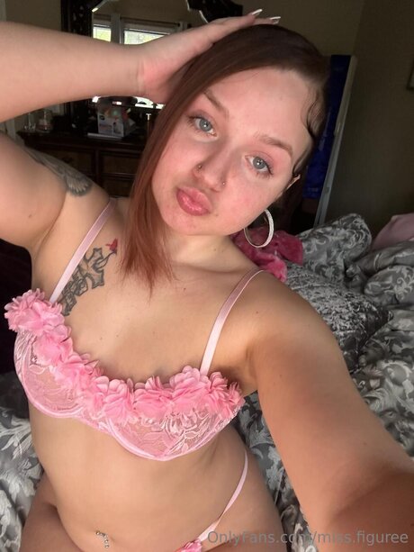 Miss Figuree art de star du porno des photos