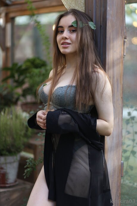 Tiny4 Kira1 actrice libre image