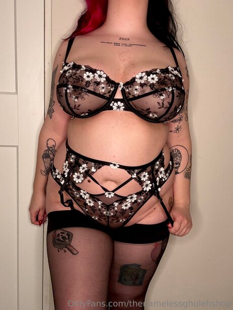 Thenamelessghulehshop modèle érotique images